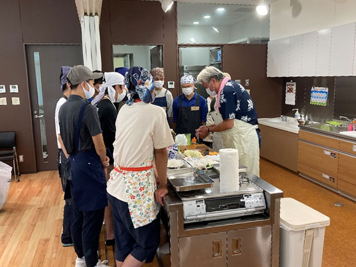 調理体験の様子 写真1