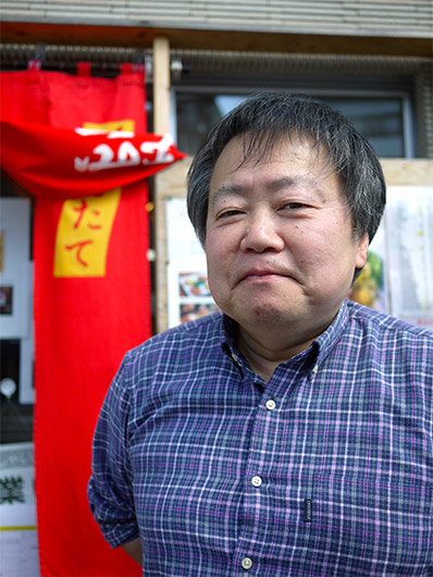 ホヤの普及に尽力する佐藤文行さんの写真