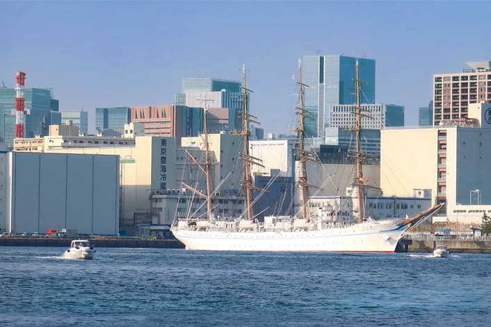 朝潮運河から見た海王丸　児玉絵美