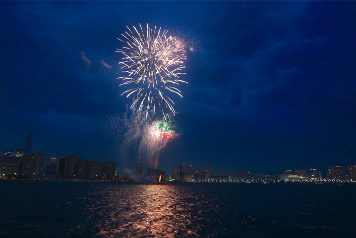 東京湾と花火　児玉絵美