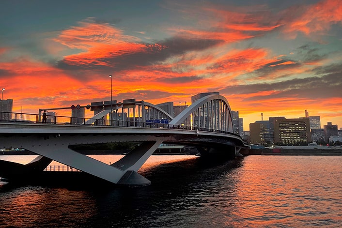 築地大橋と夕焼け　児玉絵美